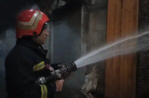 آتش‌سوزی جزئی در پیاده‌ راه فرهنگی رشت مهار شد